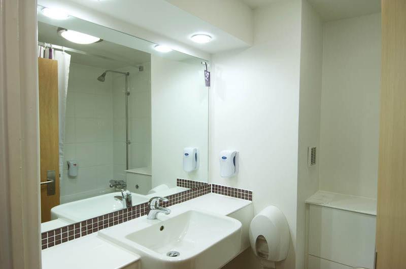 Premier Inn Rugeley Esterno foto