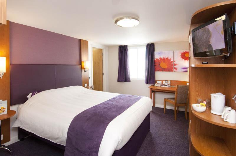 Premier Inn Rugeley Esterno foto